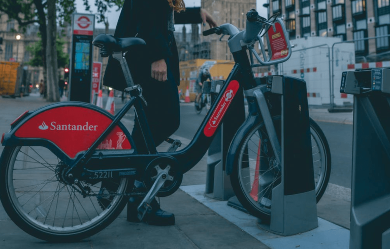Large Financial institution Embraces Crypto: Santander To Supply Bitcoin and Ethereum Buying and selling
