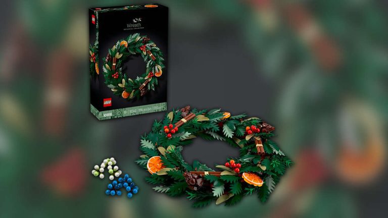 Deck The Halls With This Lego Chrismas Wreath