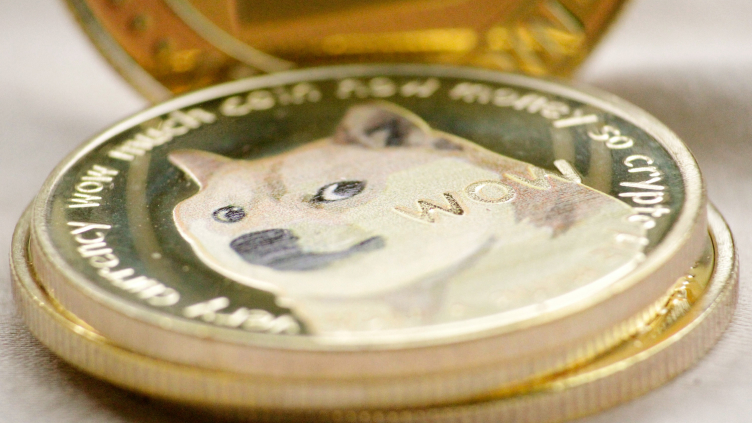 Crypto Analysts Warn Speculative Memecoins May Delay Anticipated Altcoin Season